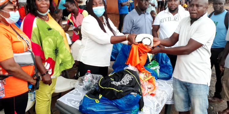 La MP Shares Jerseys At “Nya Awo Kpakpa Thank You (Shidaa) Gala”