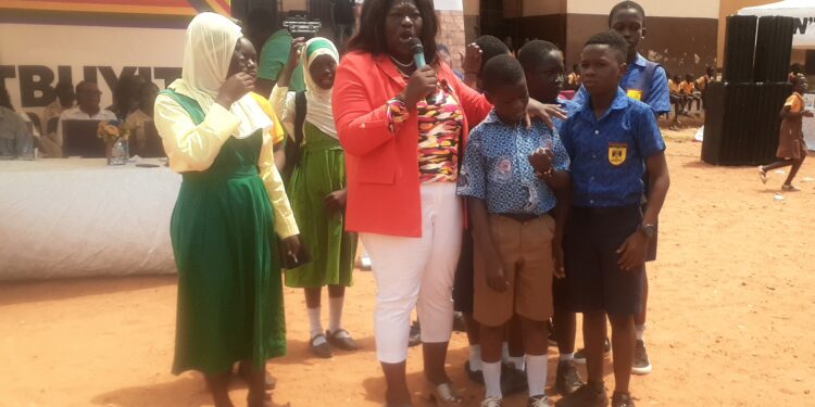 Mothers-2-Mothers Educates Kanda Cluster of Schools on the Myth of HIV