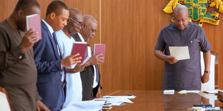MAHAMA SWEARS IN INDEPENDENT FISCAL COUNCIL